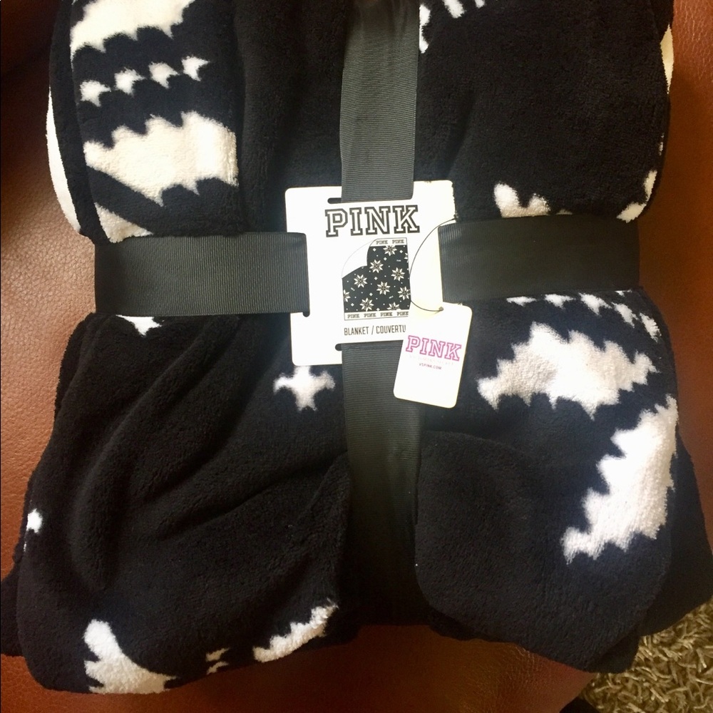 VS PINK Soft Throw